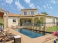 Five-Bedroom Holiday Home in Sorgues ホテルの詳細