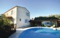 Four-Bedroom Holiday Home in Camaret sur Aigues ホテルの詳細