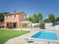 Four-Bedroom Holiday Home in Saint Cannat ホテルの詳細