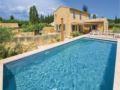 Four-Bedroom Holiday Home in Saint Hilaire D'Ozilha ホテルの詳細
