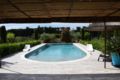 Grande villa avec piscine privative entre St Remy de Provence et Avignon ホテルの詳細
