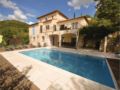 Six-Bedroom Holiday Home in Fayence ホテルの詳細