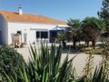 Two-Bedroom Holiday Home in l'Aiguillon sur Mer ホテルの詳細