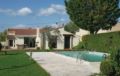 Two-Bedroom Holiday home L'Isle sur la Sorgue with a Fireplace 08 ホテルの詳細