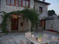 Vikos Hotel ホテルの詳細