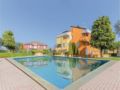 Two-Bedroom Apartment in Lugano di Sirmione BS ホテルの詳細