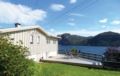 Three-Bedroom Holiday Home in Hatlestrand ホテルの詳細