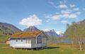 Two-Bedroom Holiday home with Sea View in Fjærland ホテルの詳細