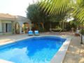 Holiday Home Bonalba Golf, Urb. Los Naranjos ホテルの詳細