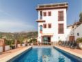 Seven-Bedroom Holiday Home in Canillas de Albaida ホテルの詳細