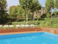 Thirteen-Bedroom Holiday Home in Vilanova del Valles ホテルの詳細