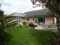 Luxury 4 Bed 3 Bathroom Bungalow , South West of London, The Dapples ホテルの詳細