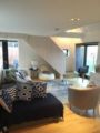 Modern 3 bed riverside home in Bath ホテルの詳細