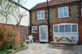 Romantic Flint Cottage on the Suffolk Coast ホテルの詳細